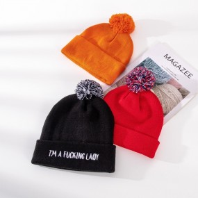 Hue med pompon og firmalogo | Reklameartikel til virkso...