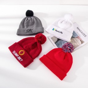 Hue med pompon med logo | Firmagaver & reklame